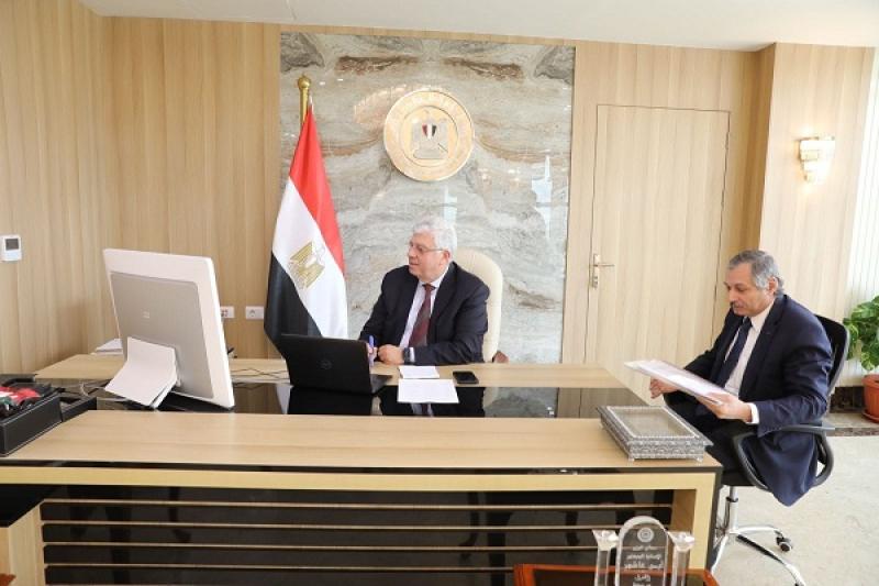 وزير التعليم العالي يؤكد أهمية دور مدينة الأبحاث لجهات الإنتاج والخدمات بمصر.. «صور»