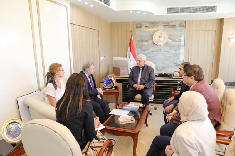وزير التعليم العالي يبحث تعزيز التعاون مع سفير الاتحاد الأوروبي بمصر.. «صور»