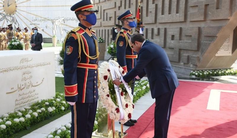 الرئيس السيسي يضع إكليلا من الزهور على النصب التذكاري للجندي المجهول 