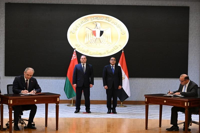 رئيسا وزراء مصر وبيلاروسيا يشهدان مراسم توقيع مذكرة تفاهم  لتعزيز مشاركة المستثمرين في سوق الأوراق المالية بالبلدين