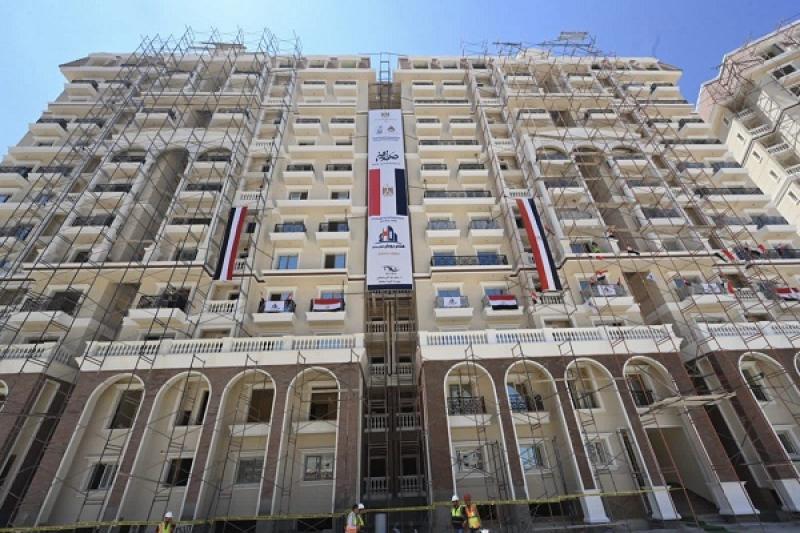 وزير الإسكان: تنفيذ 64 برجًا سكنيًا و310 فيلات في تجمع صواري بالإسكندرية