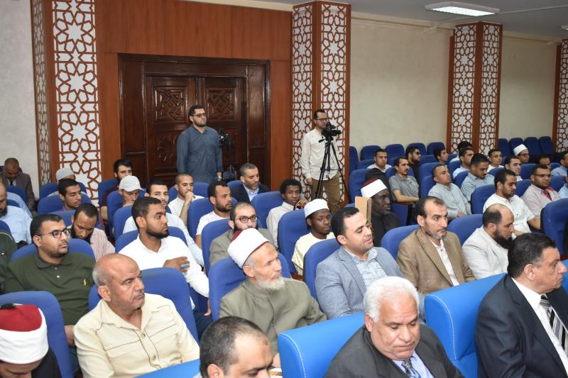 خبراء وأكاديميون خلال ندوة كلية الدعوة الإسلامية «مخاطر الإنترنت العميق»
