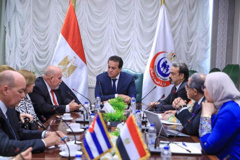 وزير الصحة يستقبل السفير الكوبي لدى مصر لتعزيز سبل التعاون بين البلدين