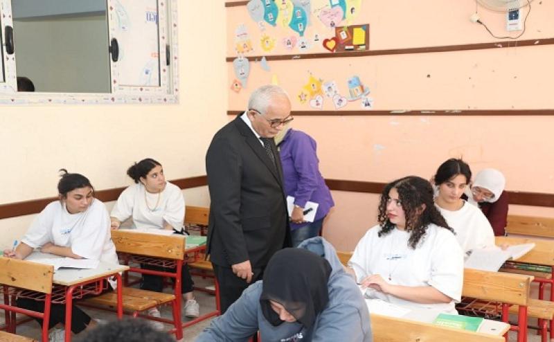 وزير التعليم يتفقد عددا من لجان امتحانات الثانوية العامة بالشروق