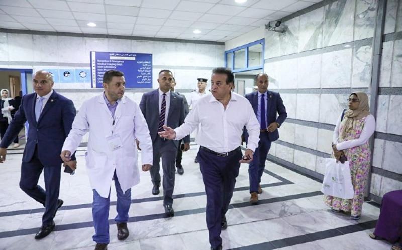 وزير الصحة يوجه بزيادة عدد العيادات الخارجية بمستشفى القباري.. «صور»