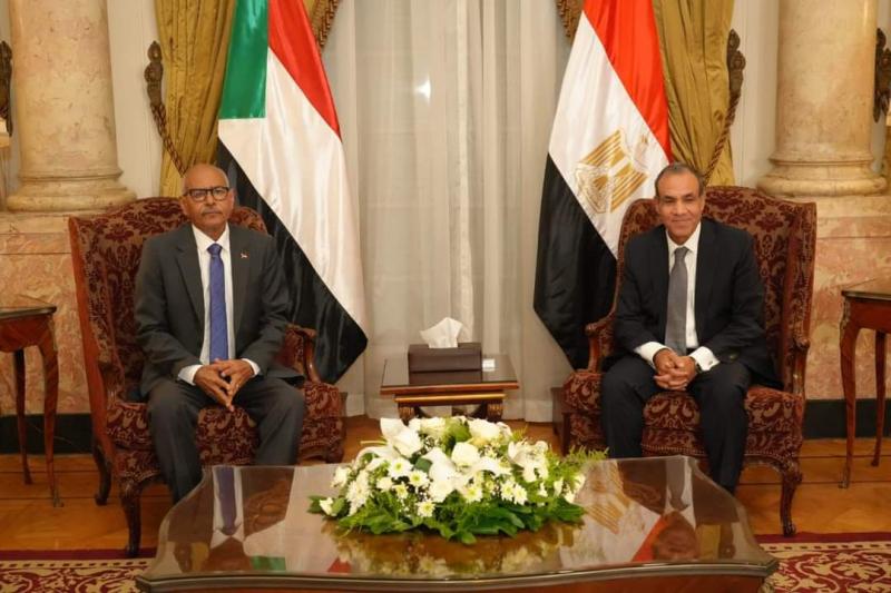 وزير الخارجية يستقبل نظيره السوداني