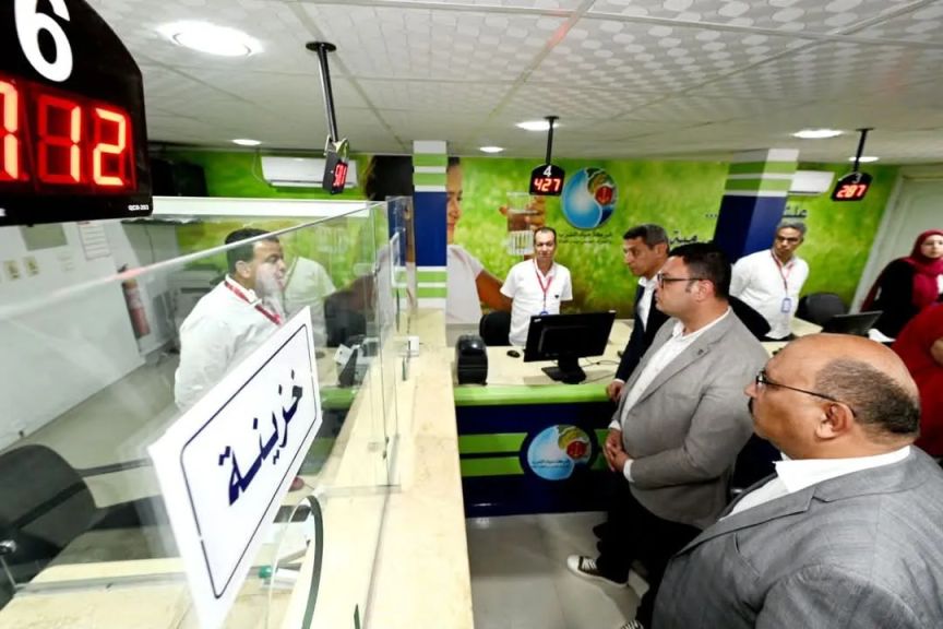 وزير الإسكان ومحافظ السويس يتفقدان محطتي رفع صرف صحي بحي السويس