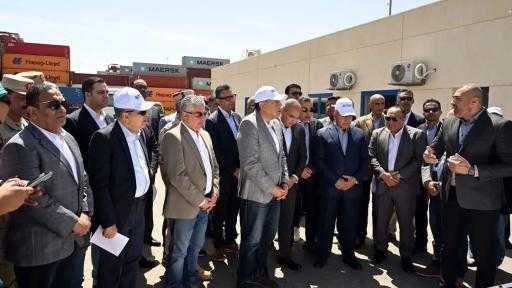 رئيس الوزراء يزور شركة قناة السويس للحاويات بميناء شرق بورسعيد