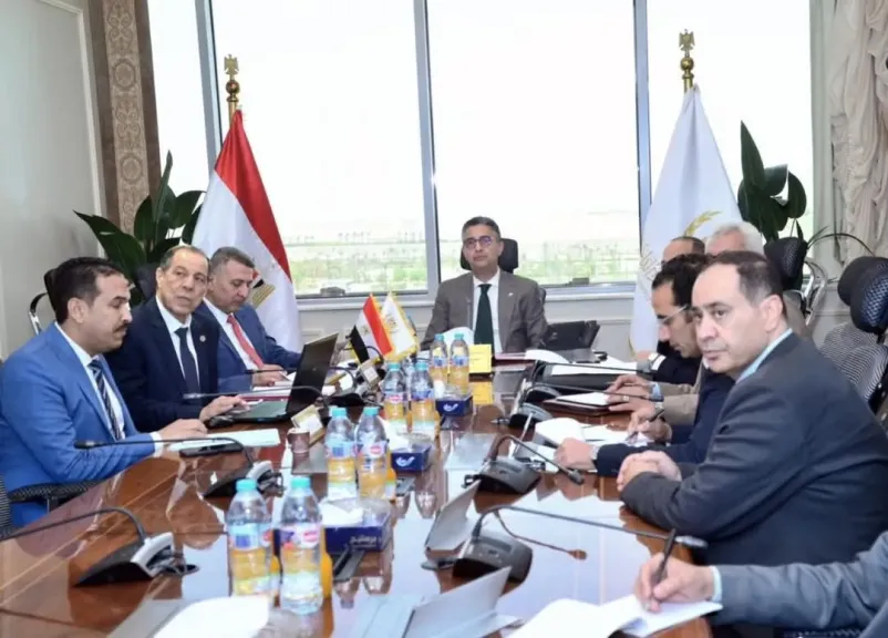 وزير التموين يعقد اجتماعًا مع رئيس مجلس إدارة شركة السكر والصناعات التكاملية لبحث خطط التطوير وتعزيز الإنتاج المحلي