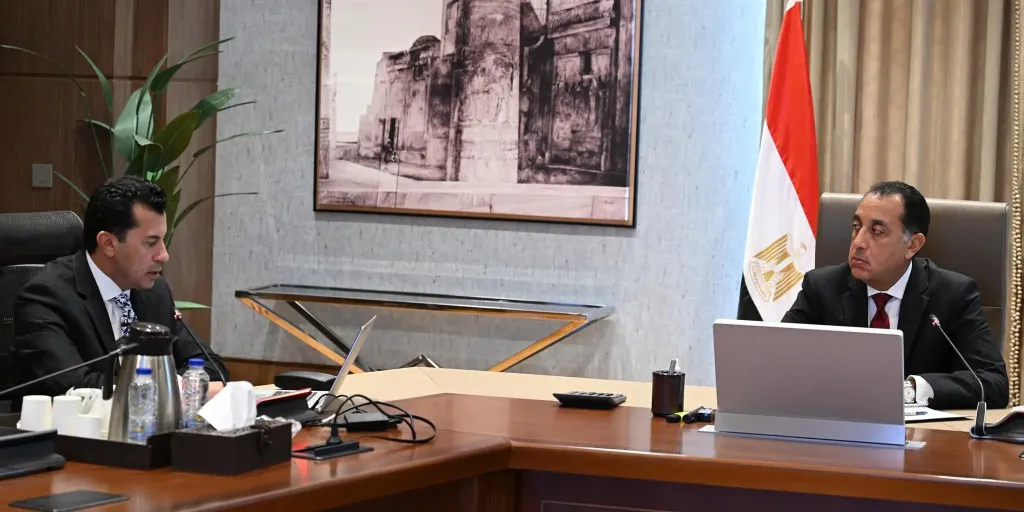 رئيس الوزراء يتابع مع وزير الرياضة عددا من ملفات عمل الوزارة