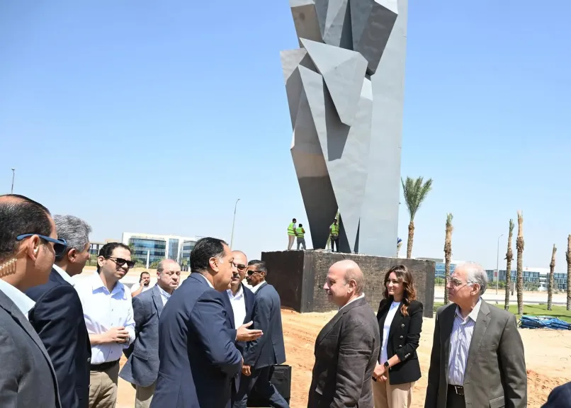رئيس الوزراء يُتابع أعمال التطوير الجارية بالمنطقة المُحيطة بالمتحف المصري الكبير