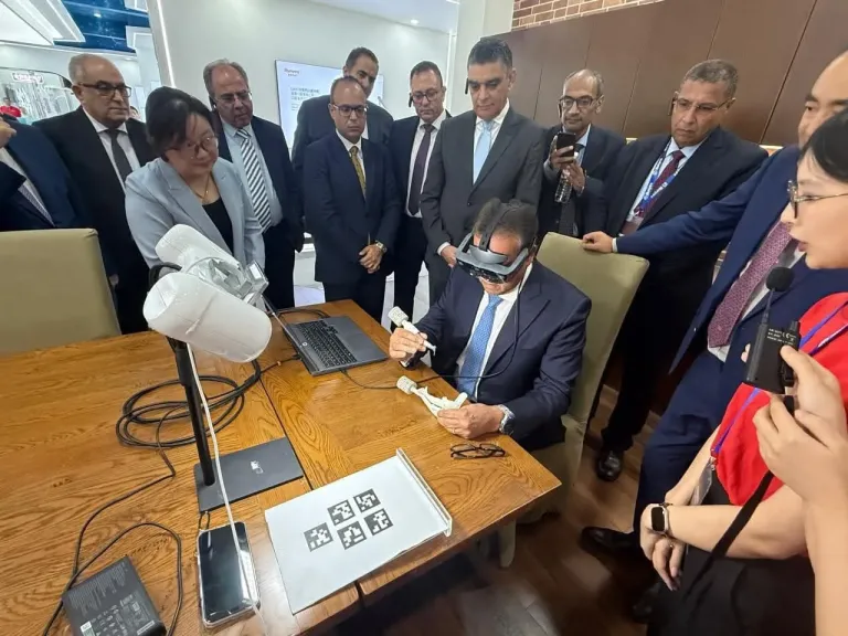 وزير الصحة يزور مصنع «Runyes» بالصين لبحث توطين صناعة معدات طب الأسنان