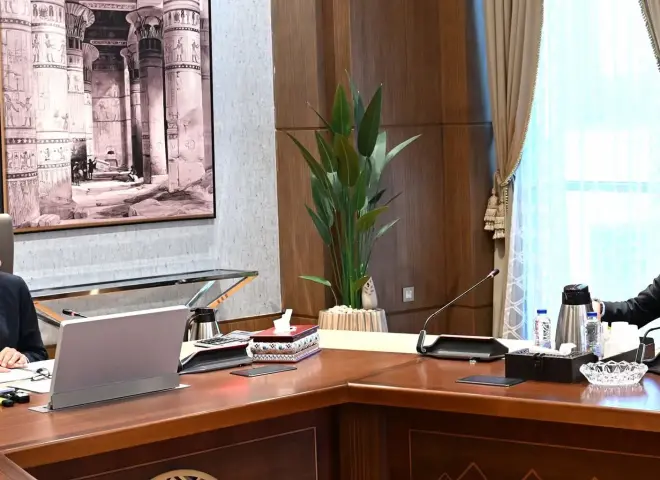 رئيس الوزراء يناقش عددا من الفرص الاستثمارية بمنطقة «المثلث الذهبي» مع القطاع الخاص