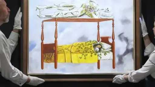 «السرير».. أغلى عمل لفنانة في تاريخ المزادات بـ 54.7 مليون دولار