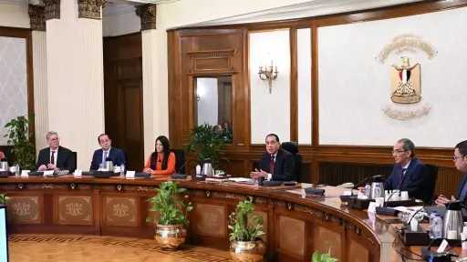 رئيس الوزراء يتابع موقف تسليم وتشغيل المشروعات المُنفذة ضمن المرحلة الأولى بـ «حياة كريمة»