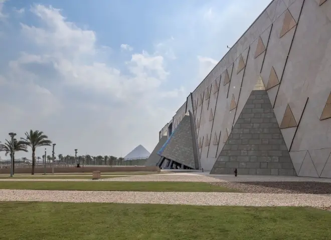 إدارة المتحف المصري الكبير ترصد 3 مواقع إلكترونية مزورة لبيع تذاكر زيارته