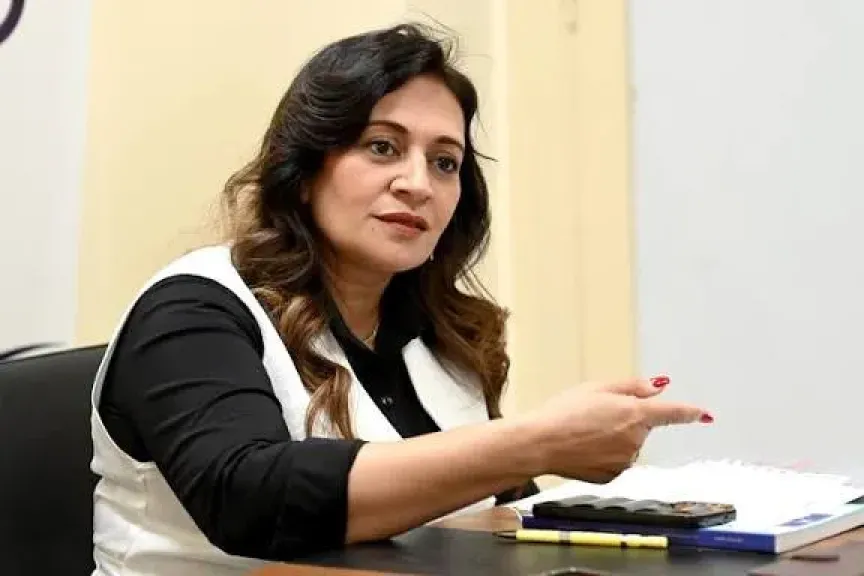 نائبة بالشيوخ تطالب بمراجعة قرار إلغاء الإعفاء عن الهواتف المحمولة