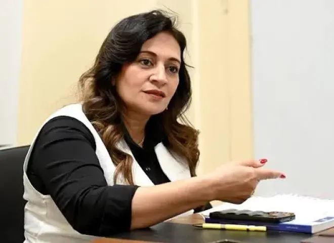 نائبة بالشيوخ تطالب بمراجعة قرار إلغاء الإعفاء عن الهواتف المحمولة