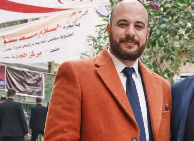 أحمد الحسيني.. محامٍ شاب يجمع بين الخبرة القانونية والاحتراف العقاري