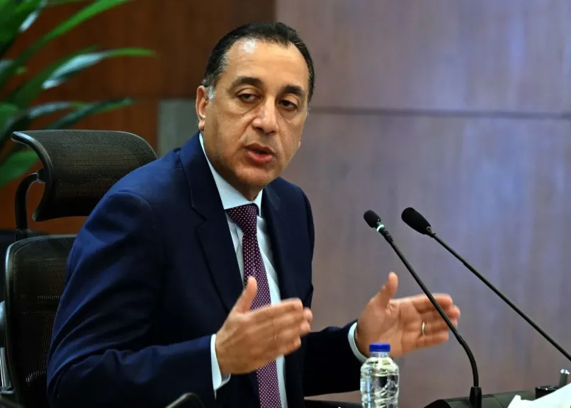 رئيس الوزراء يعود إلى القاهرة بعد مشاركته نيابة عن الرئيس في الاجتماع الأول لمجلس السلام بواشنطن