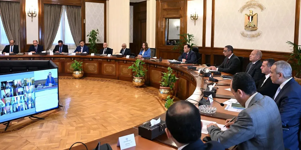 رئيس الوزراء يترأس أول اجتماع لمجلس المحافظين بعد تشكيله الجديد