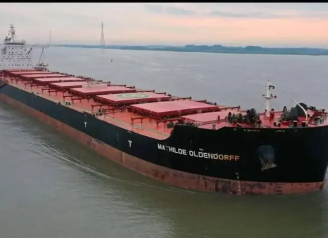 ميناء شرق بورسعيد يستقبل ثالث أكبر سفينة صب جاف منذ بدء نشاط تداول بضائع الصب