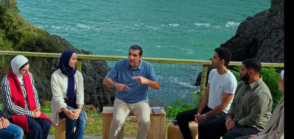 عمرو خالد: تعلم فنون الحياة من آيات الصيام.. وأجمل طريقة تدير بها حياتك