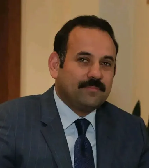 بعد رحلة في سماء الوطن.. بهاء الغانم يقود معركة التنمية على الأرض