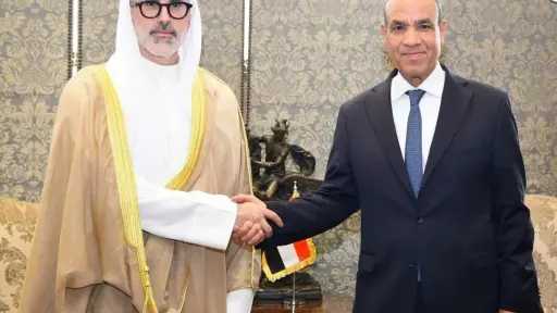 وزيرا خارجية مصر والكويت يعقدان مشاورات سياسية في القاهرة ويؤكدان عمق العلاقات الأخوية بين البلدين الشقيقين