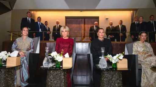 في ليلة استثنائية.. أميرات المملكة المغربية وعقيلة الرئيس الفرنسي يشهدن العرض الافتتاحي للمسرح الملكي بالرباط