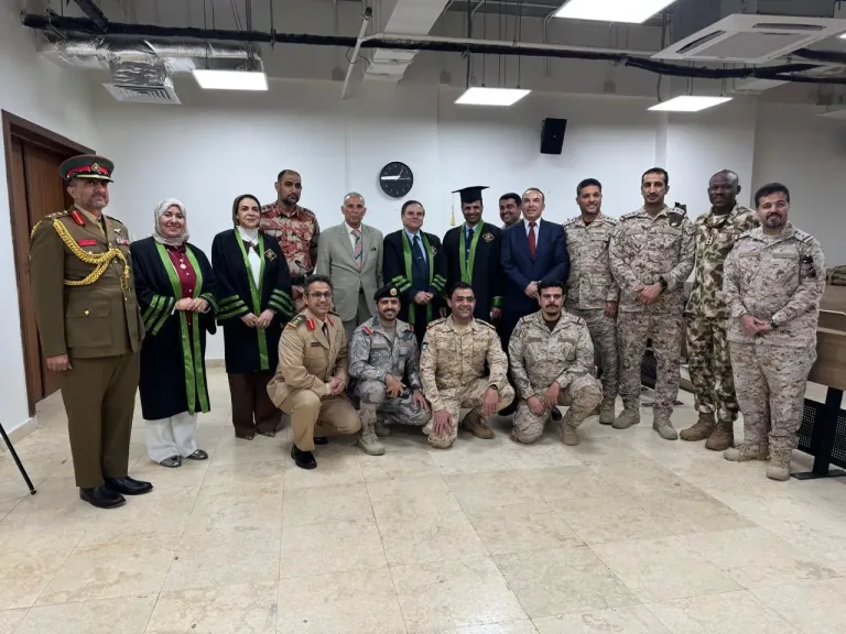 الأمين العام لرابطة الجامعات الإسلامية يترأس مناقشة بحث الزمالة بكلية الدفاع الوطني