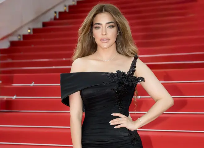 سلمى عادل تخطف أنظار مهرجان كان بفستان أسود ملكي.. وتفاجئ الجمهور ببرنامج ضخم جديد على النهار