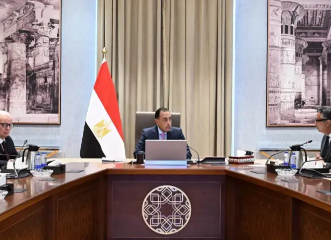 رئيس الوزراء يتابع جهود توفير السلع وضبط حركة الأسواق والأسعار