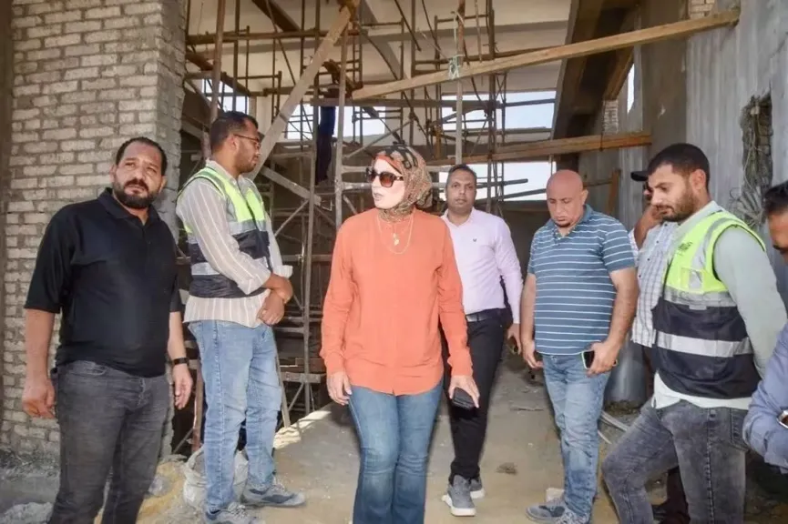 وزيرة الإسكان تتابع موقف تنفيذ عددٍ من المشروعات وملفات العمل بالسويس الجديدة