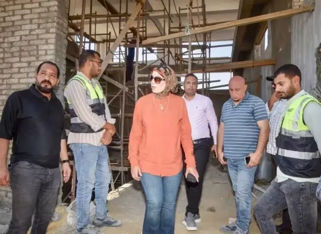 وزيرة الإسكان تتابع موقف تنفيذ عددٍ من المشروعات وملفات العمل بالسويس الجديدة