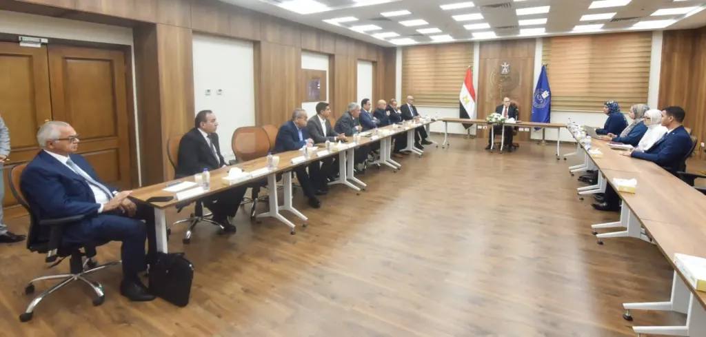 رئيس هيئة الدواء يبحث مع ممثلي غرفة الصناعة سبل تعزيز الاستثمار
