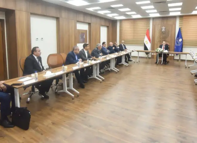 رئيس هيئة الدواء يبحث مع ممثلي غرفة الصناعة سبل تعزيز الاستثمار