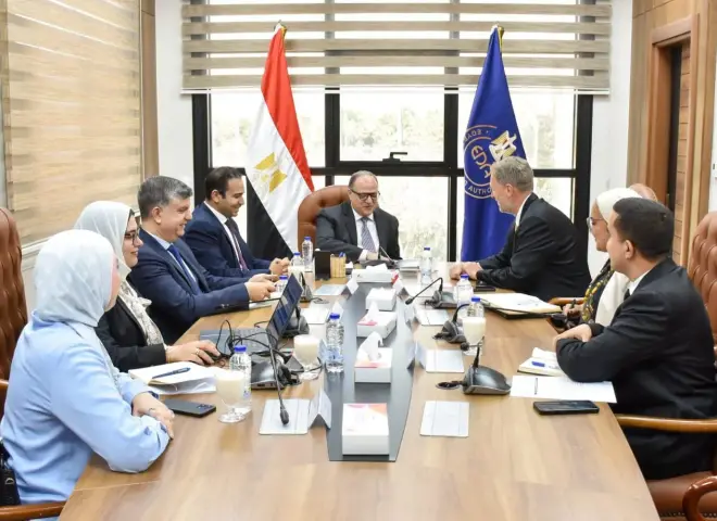رئيس هيئة الدواء يبحث مع «إيست فارما» تعزيز الاستثمارات